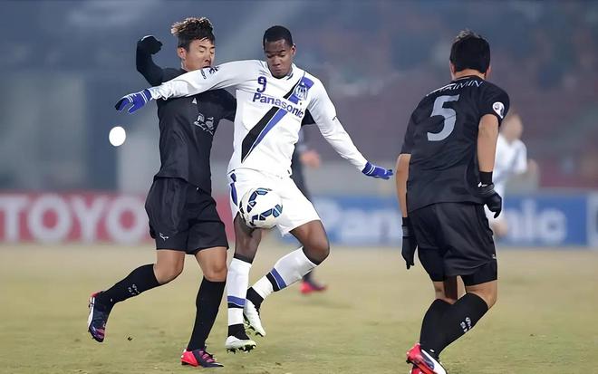 鹿岛鹿角体能训练升级,备战蒙特雷半决赛 鹿岛鹿角体能训练升级,备战蒙特雷半决赛