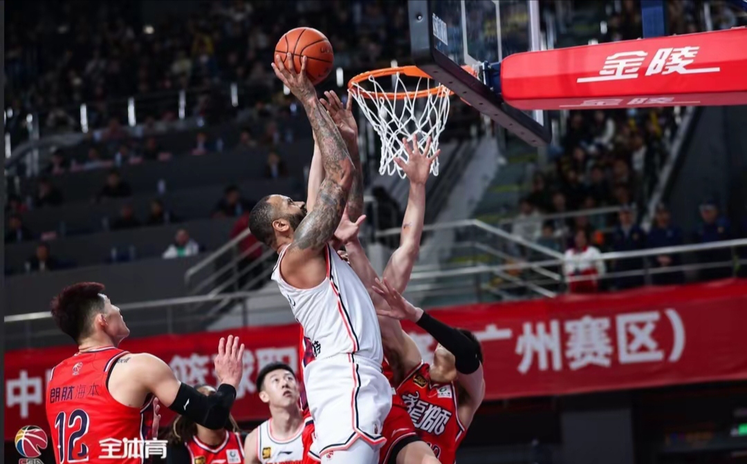 包含广州队在欧洲杯中打出爆冷,被誉为教练席炸锅的词条 包含广州队在欧洲杯中打出爆冷,被誉为教练席炸锅的词条