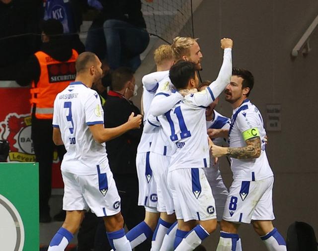 汉堡主场力克卡尔斯鲁厄，力争保级之路的简单介绍