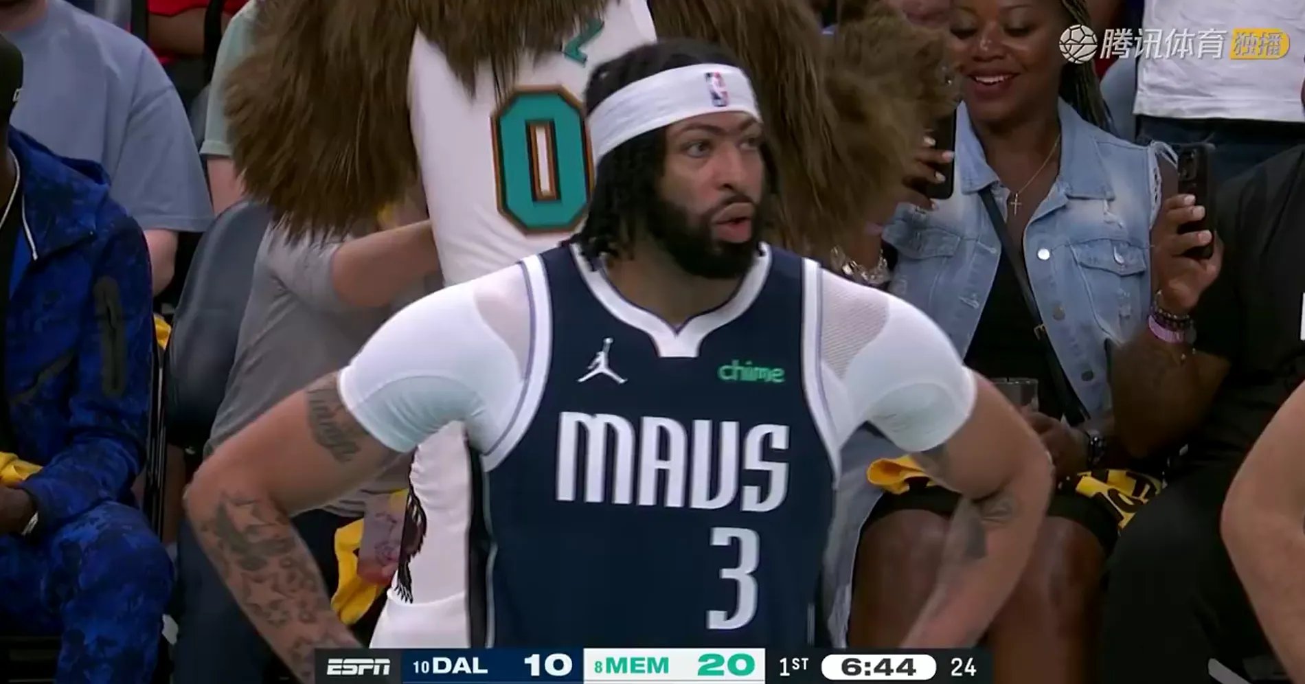 霍乐迪砍下三双,雷霆客场胜出 霍乐迪砍下三双,雷霆客场胜出