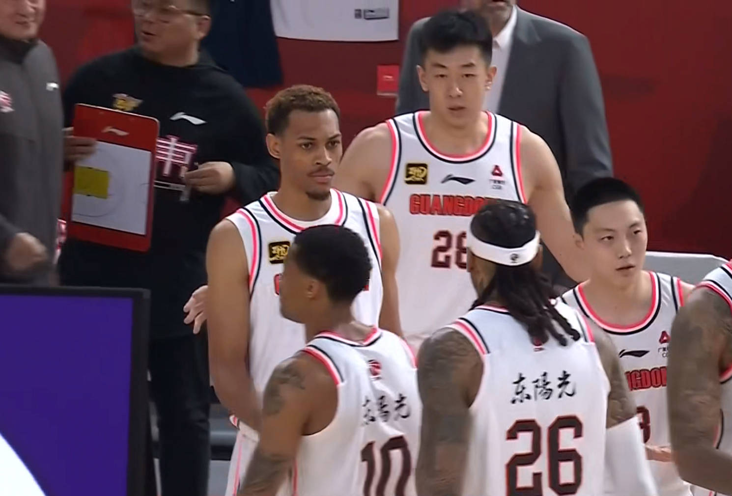 山东男篮惜败广东队，遭遇连败