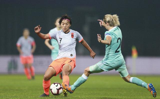 爱游戏-包含俄罗斯女足队遭遇瓶颈，主帅寻找突破口的词条