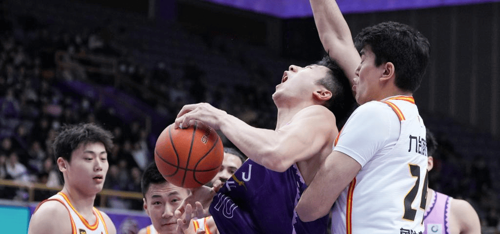 内蒙古男篮奋力拼抢，力争晋级下一轮的简单介绍