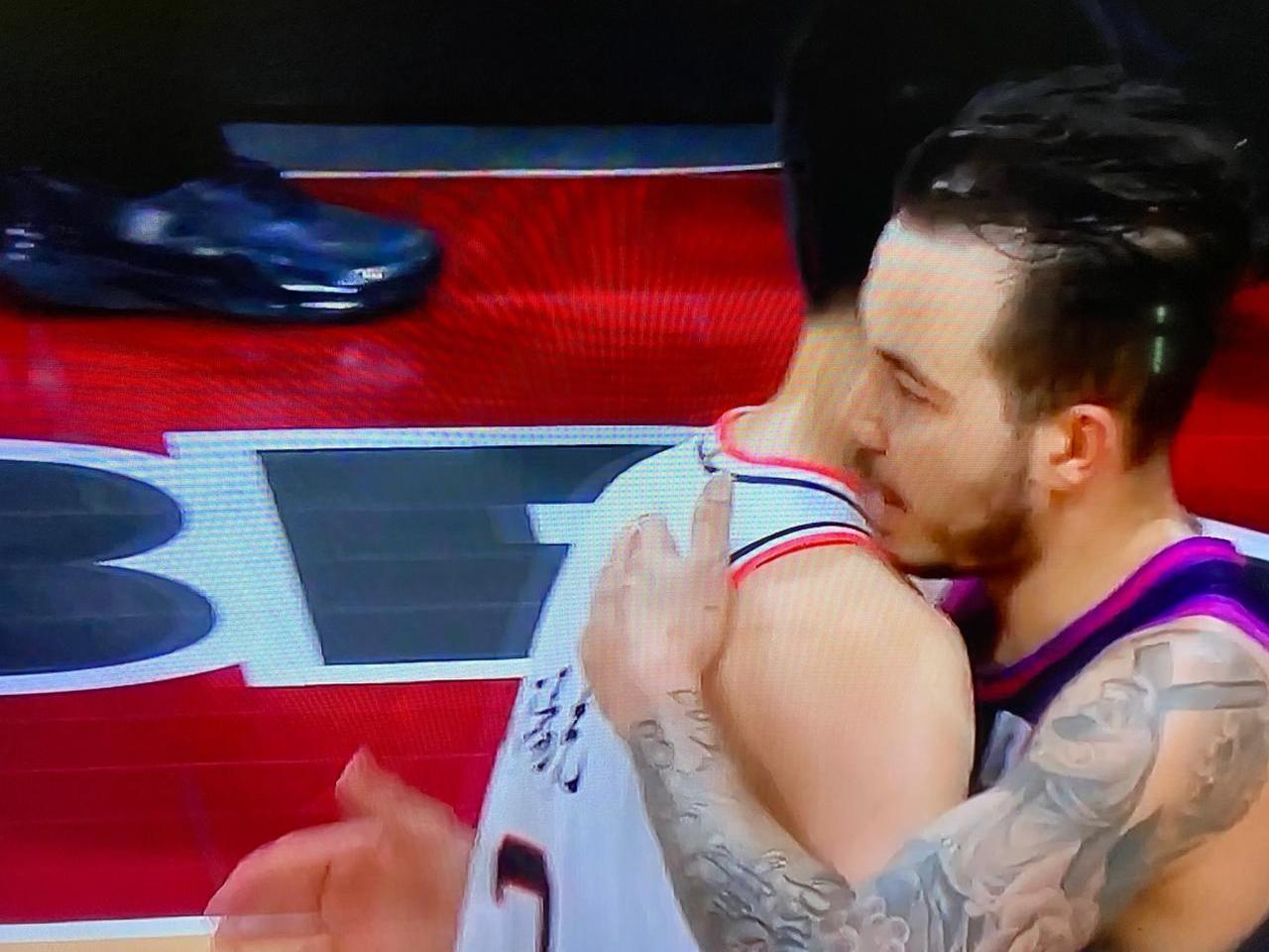 爱游戏官方登录入口-客场作战难有建树，球队需调整战术