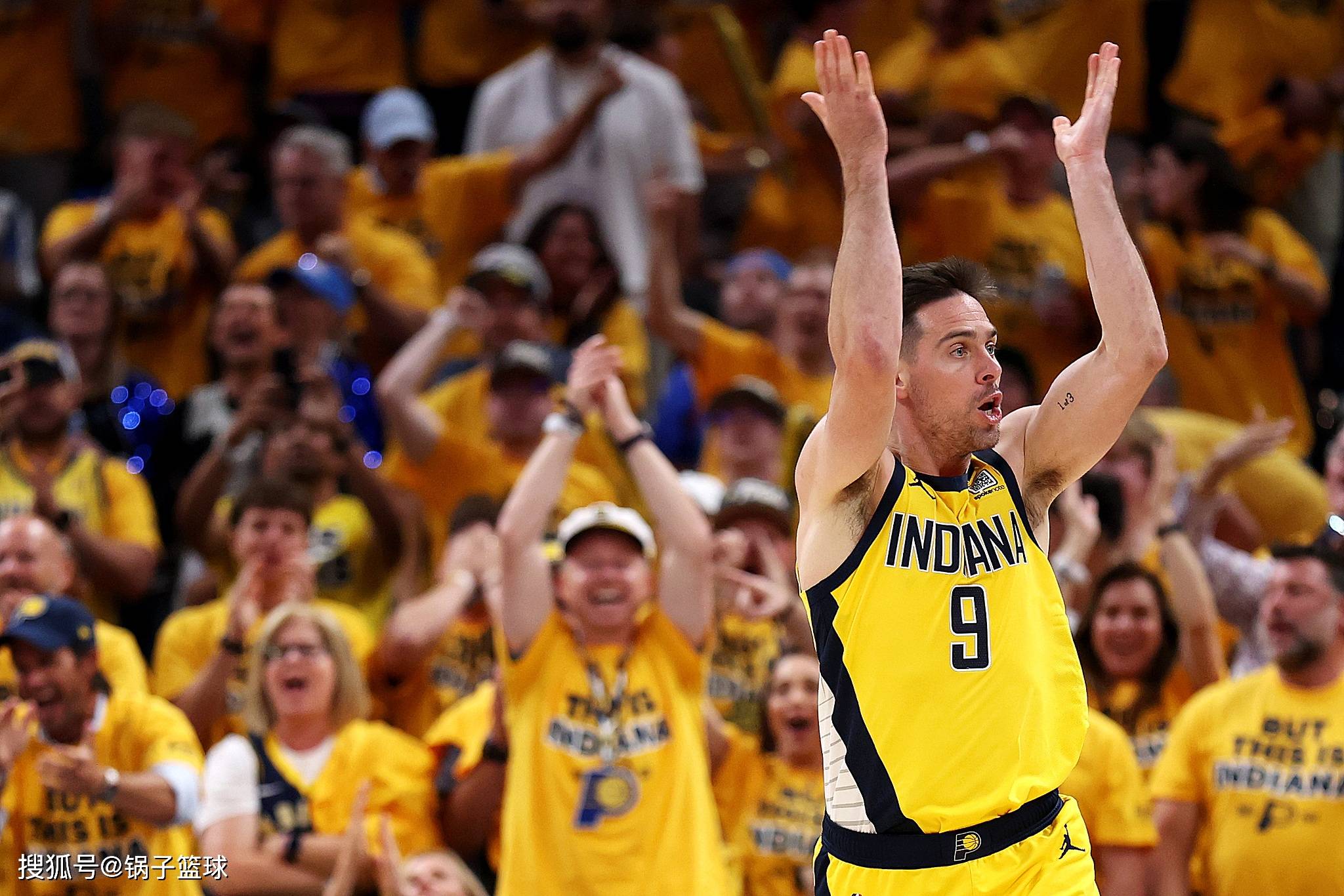 爱游戏官方入口-MVP球员表现出色，独得50分带领球队获胜的简单介绍