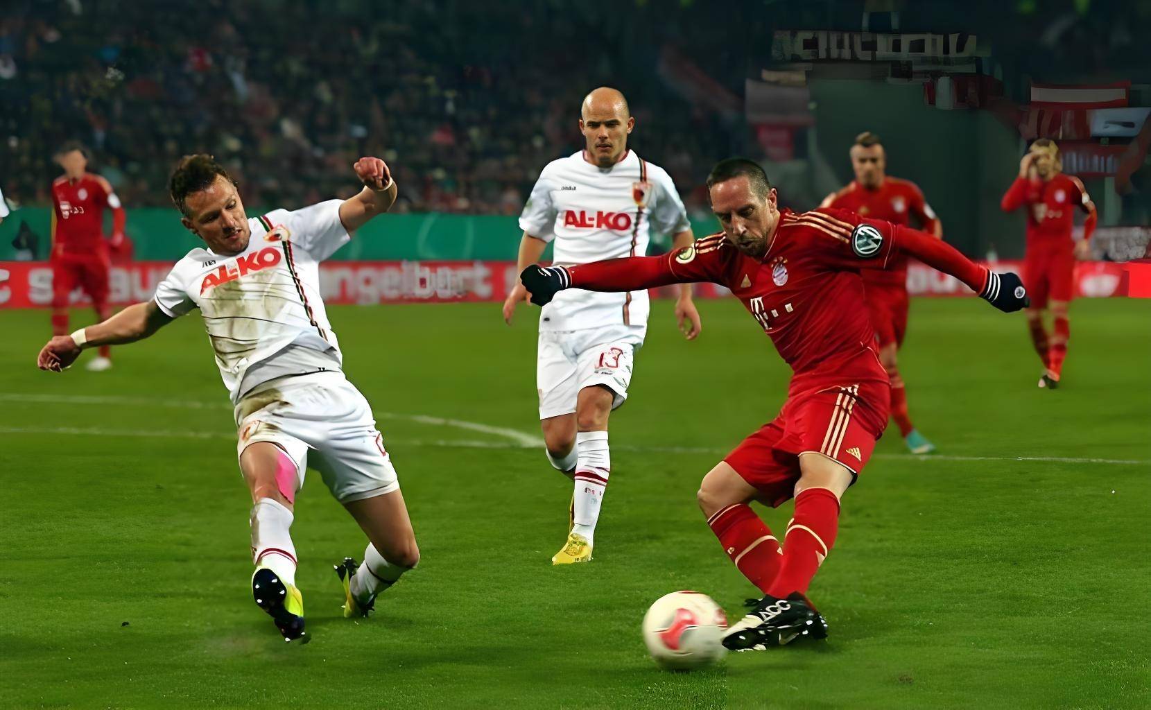 爱游戏app-关于奥格斯堡队后防线存在问题需加以解决的信息