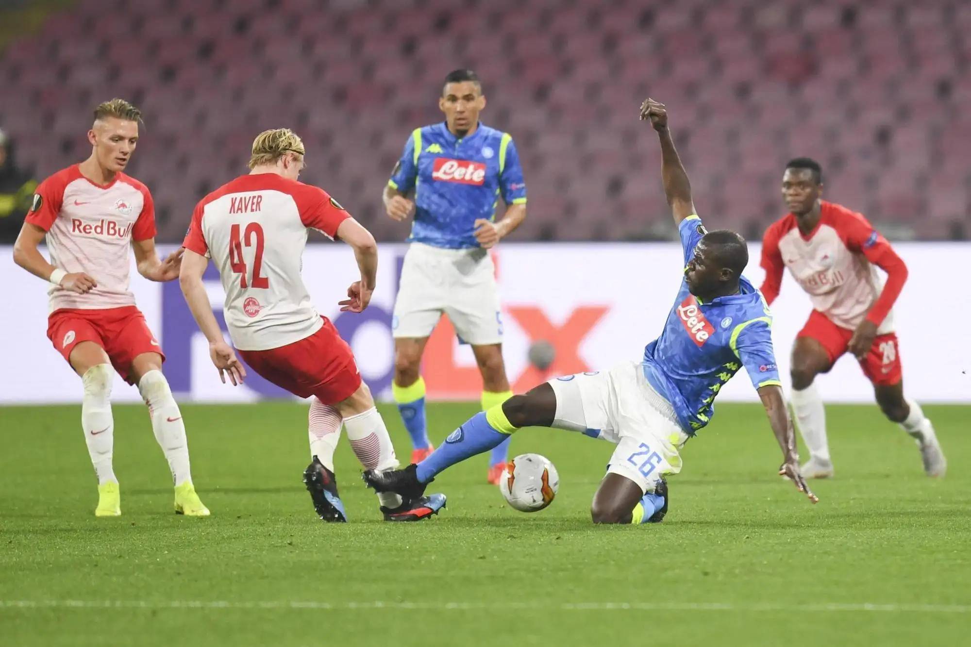 爱游戏官方登录入口-顶尖足球比赛的精彩表现引人注目