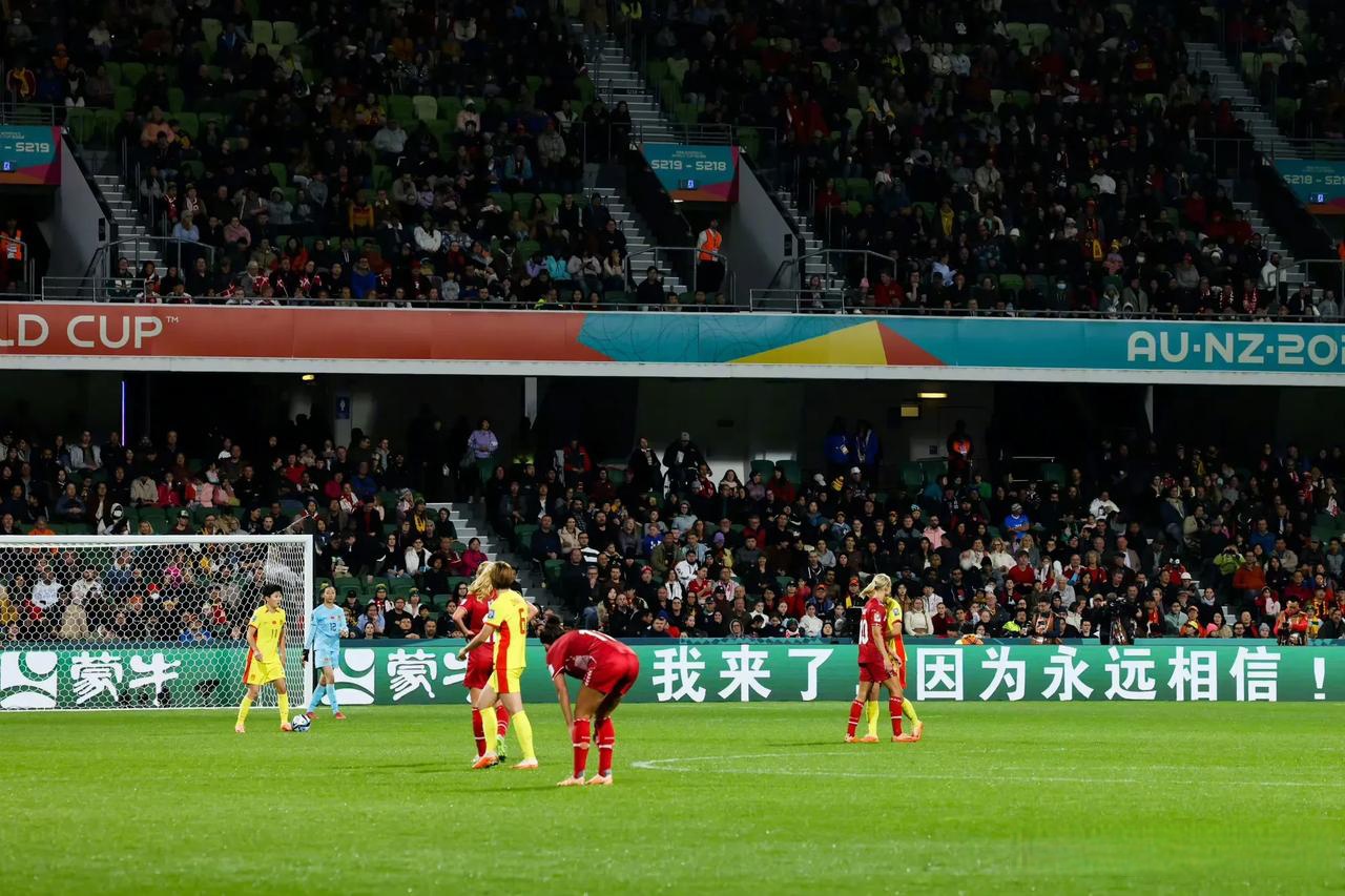 关于拼尽全力!女足球员在比赛中力求胜利的信息 关于拼尽全力!女足球员在比赛中力求胜利的信息