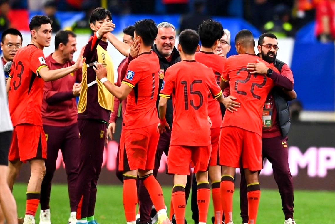 豪门对抗,胜负难分,球迷热血沸腾 豪门对抗,胜负难分,球迷热血沸腾