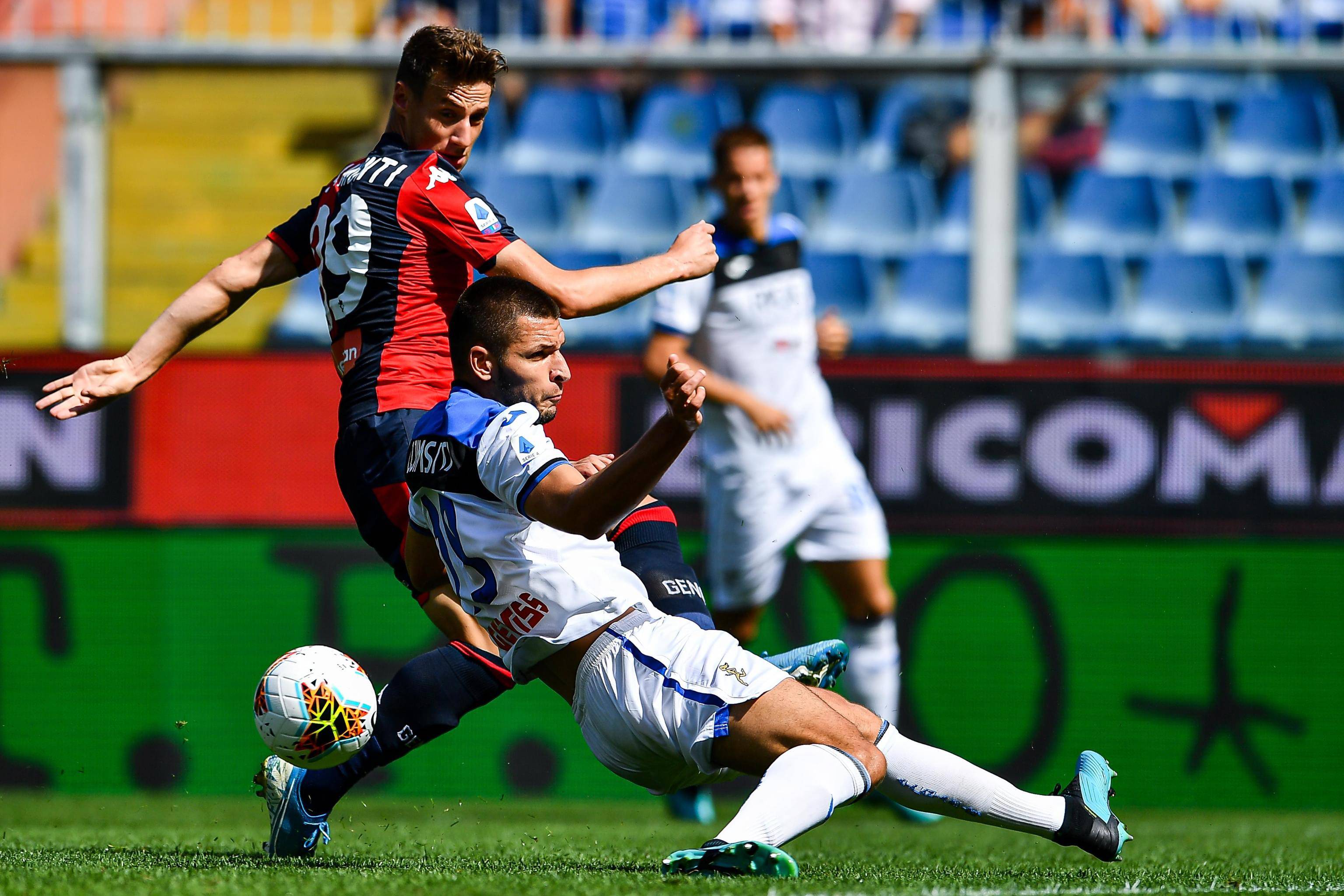 关于激烈比拼！足球赛事掀起全场热潮的信息