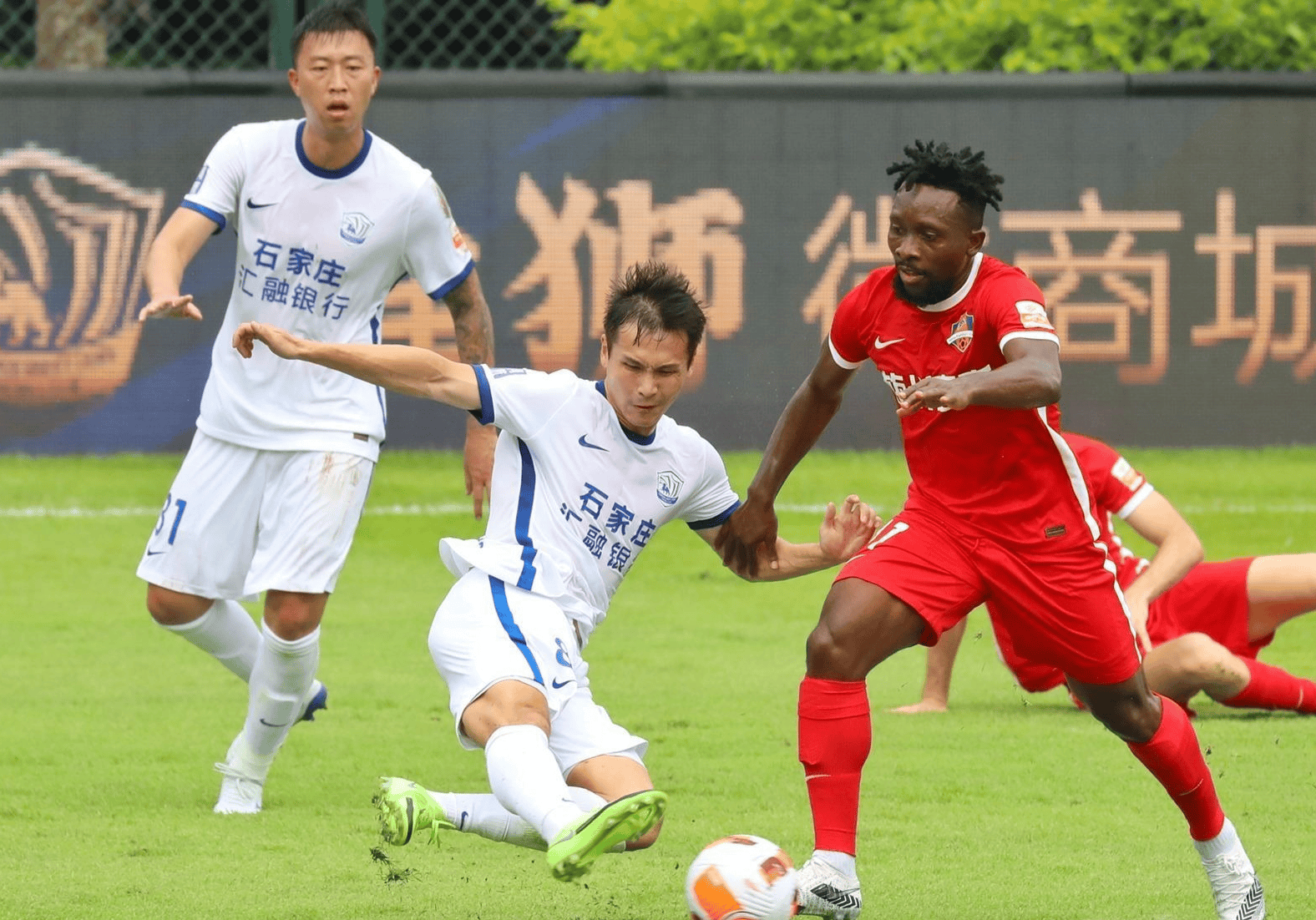 爱游戏体育链接-关于中超联赛中球队士气高涨，备战状态佳的信息