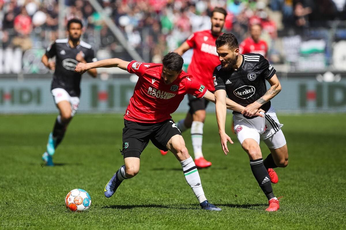 爱游戏体育地址-汉诺威队客场作战，积极备战对手