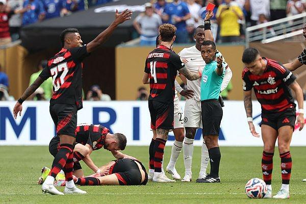 红牌惩罚让球队面临困境却无法战胜