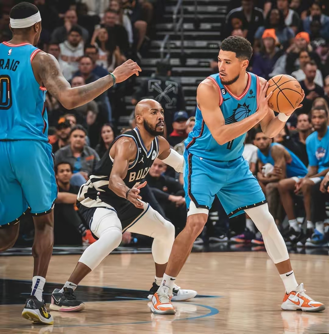 奥尔德姆中卫破门建功,帮助球队锁定胜局 奥尔德姆中卫破门建功,帮助球队锁定胜局