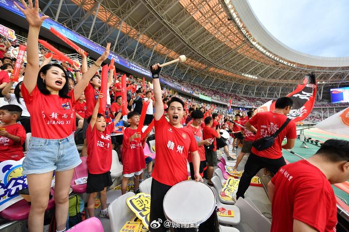 中超联赛带来新风貌，球迷热情高涨的简单介绍