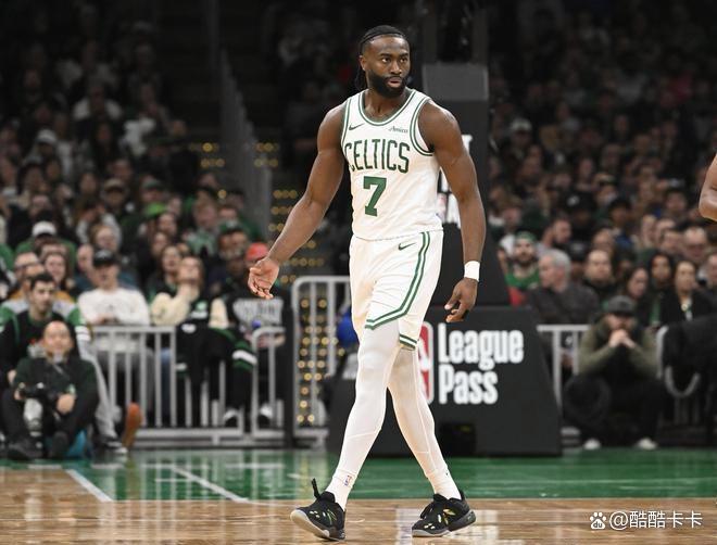 爱游戏在线-凯尔特人大胜，战绩继续领跑东部