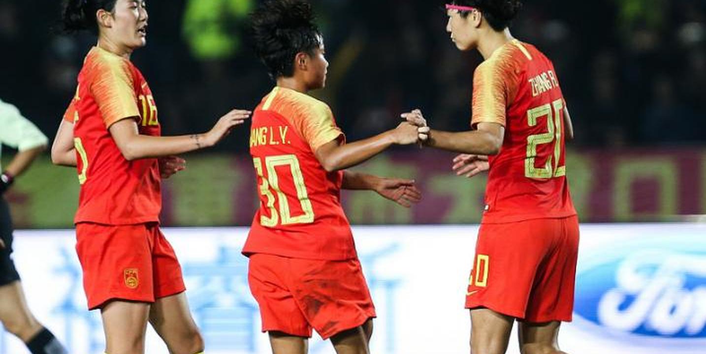 东亚杯足球赛大胜收官，中国女足高兴夺冠