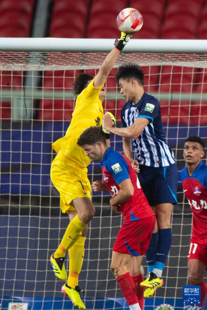 爱游戏体育网站-关于神奇瞬间！守门员出奇制胜成功扑出关键球的信息