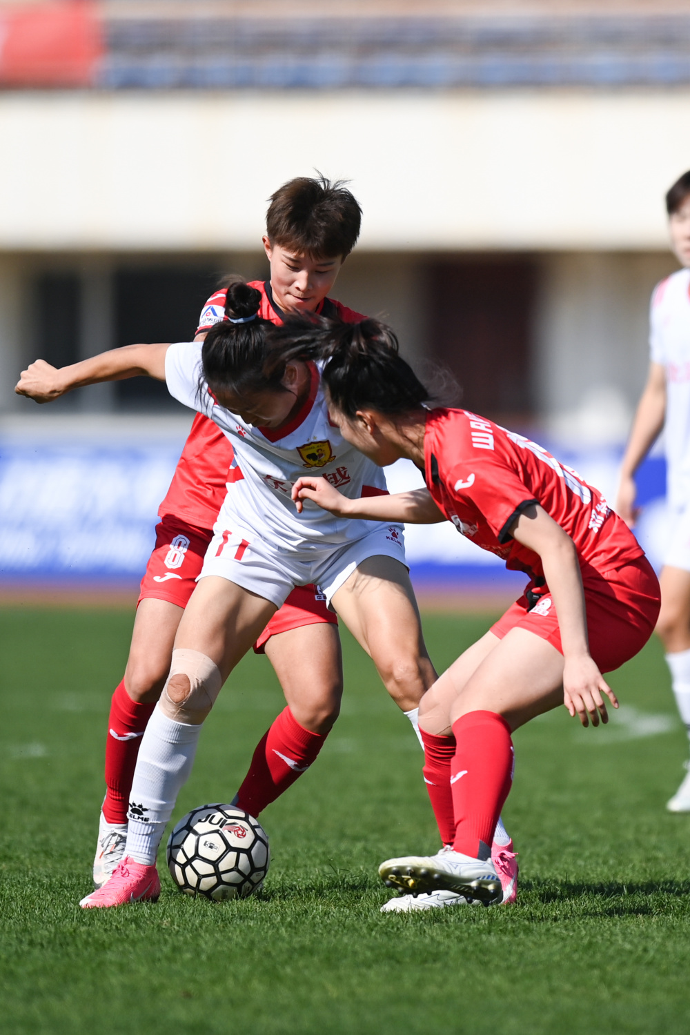 关于国际足球赛事中,女球员们展现实力的信息 关于国际足球赛事中,女球员们展现实力的信息