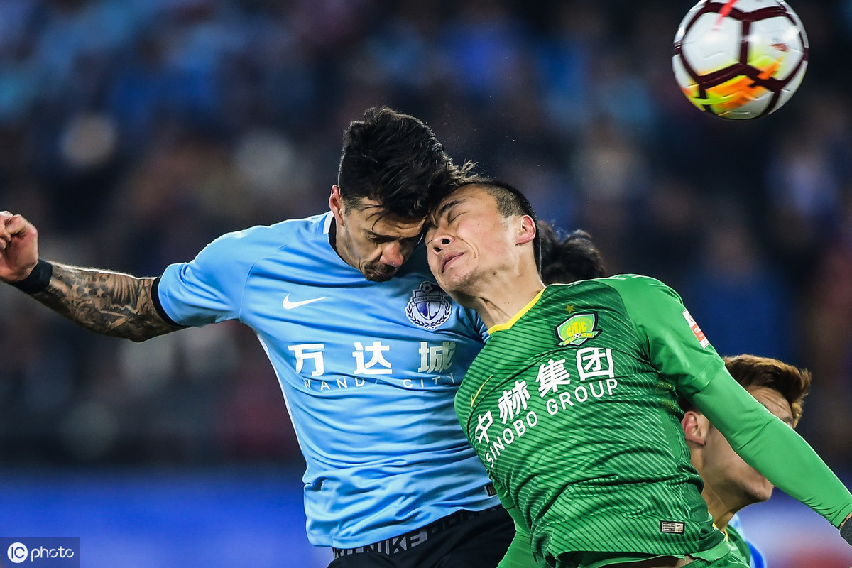 大连一方主场逆转泰达，取得关键胜利