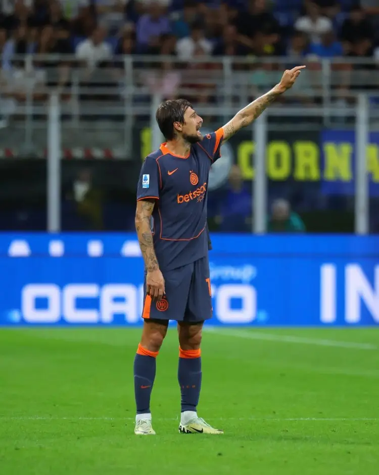 包含萨索洛连胜结束,被卡利亚里逼平的词条 包含萨索洛连胜结束,被卡利亚里逼平的词条