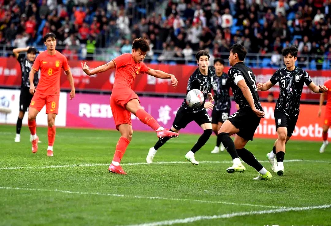 关于高紧张！国内足球联赛双方备战全力以赴的信息