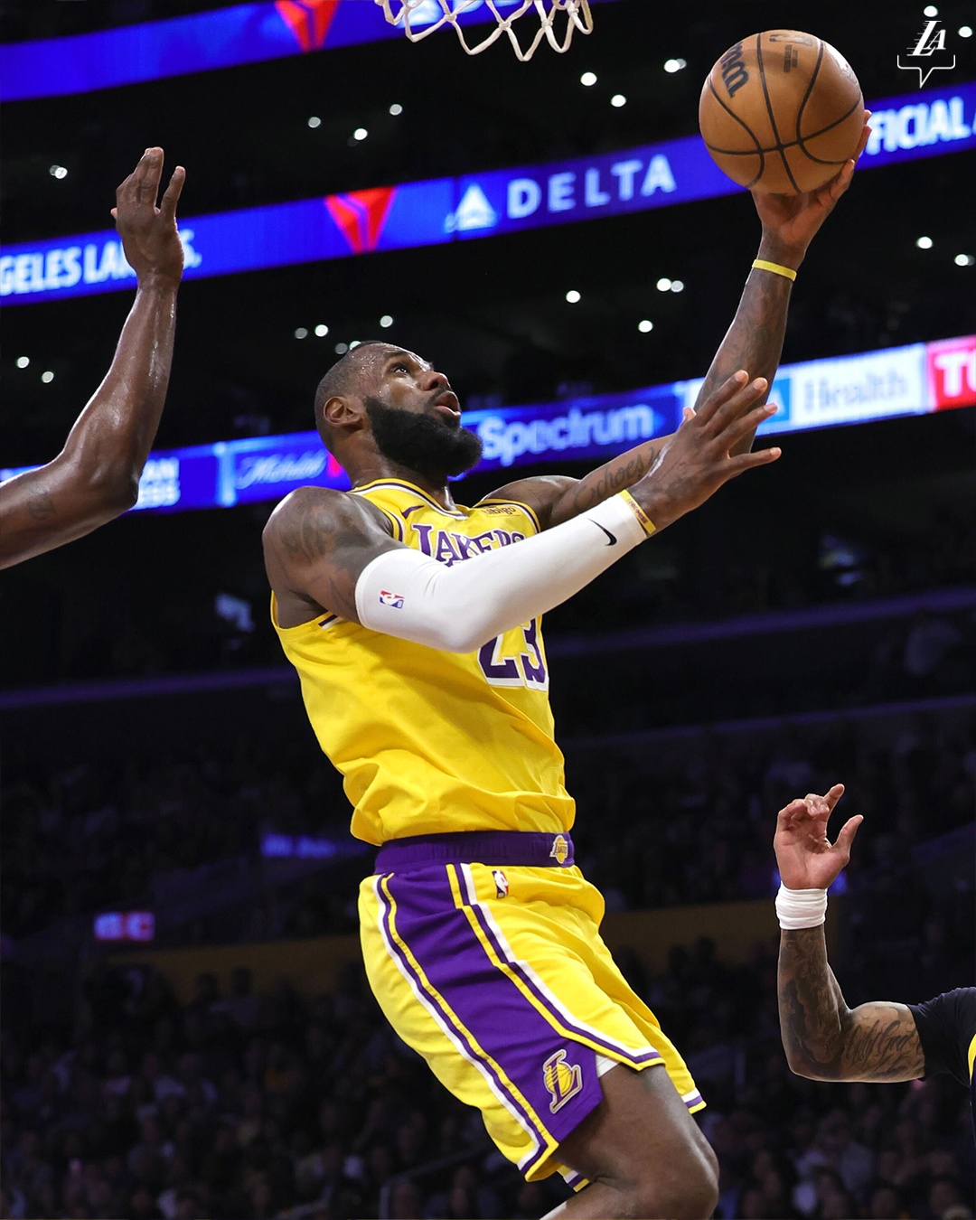 勇士击败湖人，取得三连胜的简单介绍