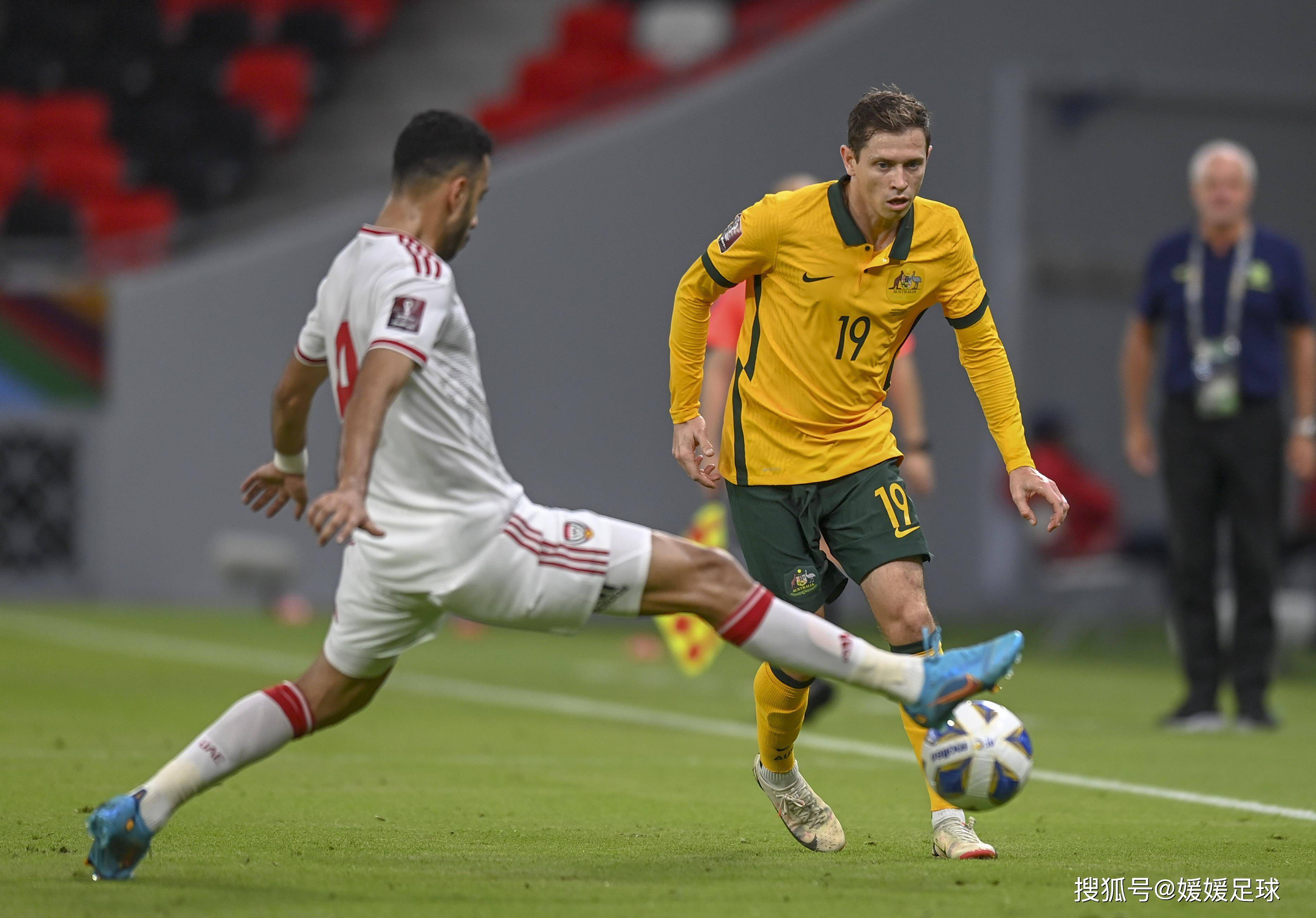 足球比赛中选手们展现出色表现,引发观众热烈反响的简单介绍 足球比赛中选手们展现出色表现,引发观众热烈反响的简单介绍