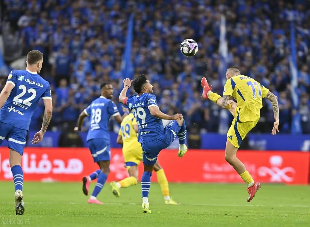 爱游戏-罗马头号射手梅开二度，帮助球队取得胜利