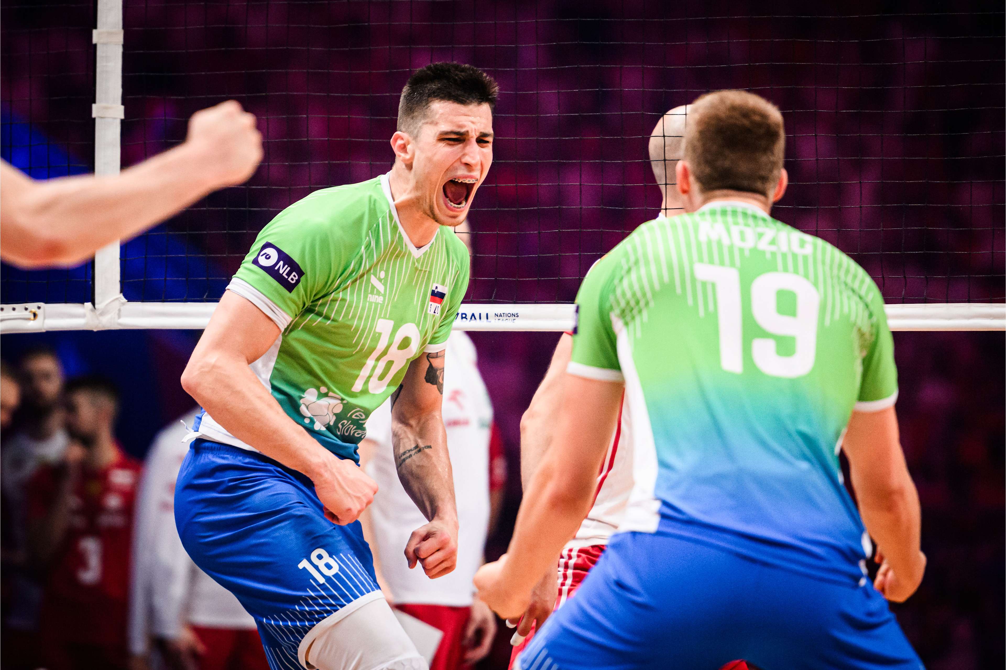 摩纳哥主场逼平里昂，争夺三分的简单介绍