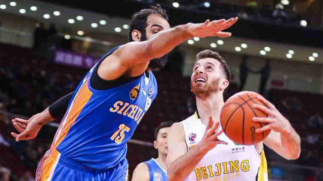 四川队客场大胜，豪取季后赛希望